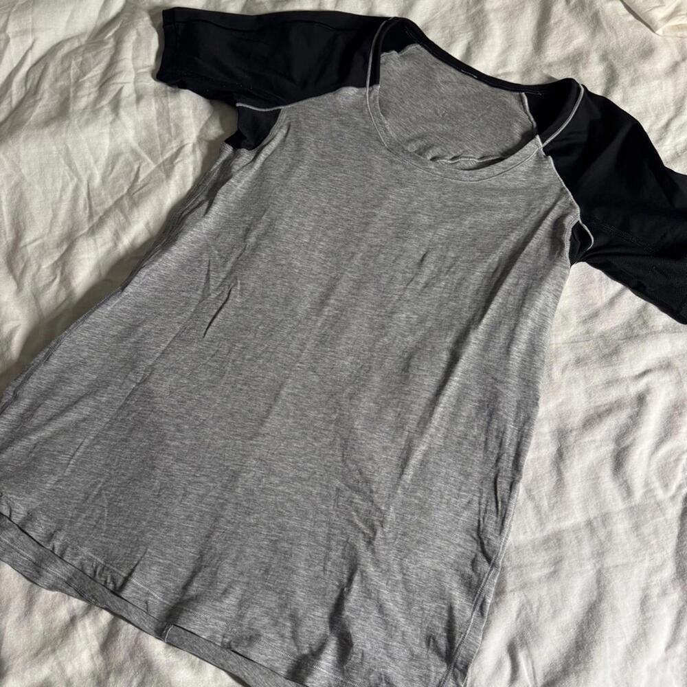 🤍 1 Lululemon Spincity Tee - Heathered Silver Slate / Black
